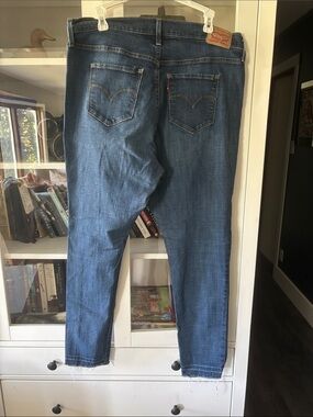Levi's Women's Skinny Jeans - Medium Blue Denim